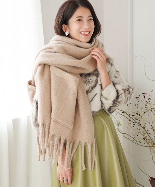 Bou Jeloud（ブージュルード）の「ポケット付きケープ風ポンチョカーデ（カーディガン/ボレロ・レディース・ブラック/ライトカーキ/ベージュ・FREE）」の2枚目の写真