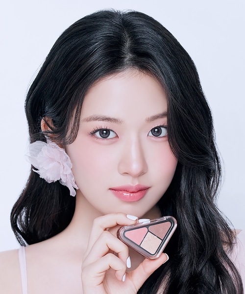 CLIO（クリオ）の「クリオ　エッセンシャル　シャドウ タップ（アイシャドウ・レディース・02 ローズクローザー/01 ポータブルベージュ/03 モーブオーセンティック/04 ヌードフライ/05 ピオニーセント/100 ピーチブリス・FREE）」の16枚目の写真