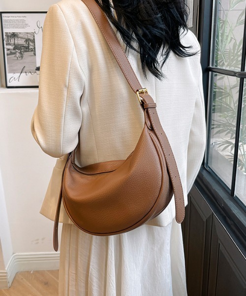 Teem Store（チームストア）の「ハーフムーンワンハンドルショルダーバッグ（ショルダーバッグ・レディース・ブラック/ブラウン/キャメル・F）」の3枚目の写真