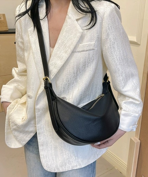 Teem Store（チームストア）の「ハーフムーンワンハンドルショルダーバッグ（ショルダーバッグ・レディース・ブラック/ブラウン/キャメル・F）」の2枚目の写真