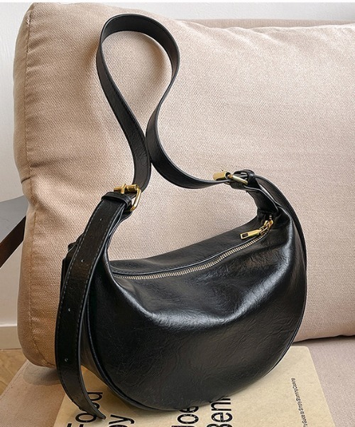 Teem Store（チームストア）の「ハーフムーンワンハンドルショルダーバッグ（ショルダーバッグ・レディース・ブラック/ブラウン/キャメル・F）」の6枚目の写真