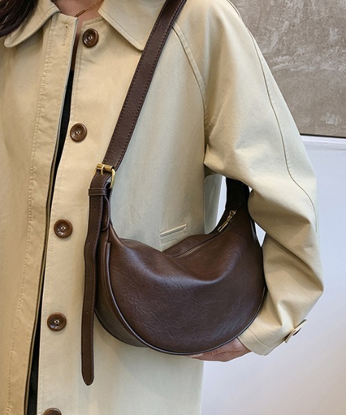 Teem Store（チームストア）の「ハーフムーンワンハンドルショルダーバッグ（ショルダーバッグ・レディース・ブラック/ブラウン/キャメル・F）」の9枚目の写真