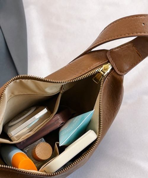 Teem Store（チームストア）の「ハーフムーンワンハンドルショルダーバッグ（ショルダーバッグ・レディース・ブラック/ブラウン/キャメル・F）」の22枚目の写真