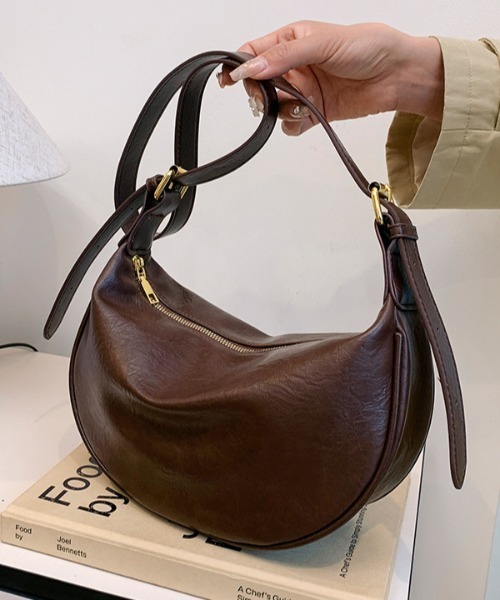 Teem Store（チームストア）の「ハーフムーンワンハンドルショルダーバッグ（ショルダーバッグ・レディース・ブラック/ブラウン/キャメル・F）」の13枚目の写真