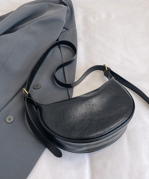 Teem Store（チームストア）の「ハーフムーンワンハンドルショルダーバッグ（ショルダーバッグ・レディース・ブラック/ブラウン/キャメル・F）」の8枚目の写真