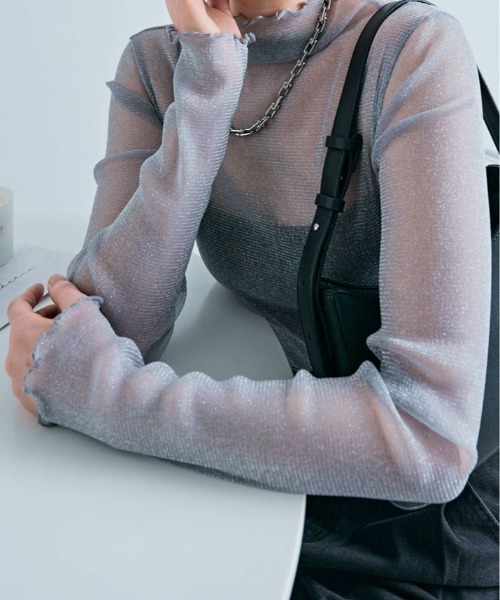セール】ラメのきらめきで魅せる、大人可愛いシースルートップス