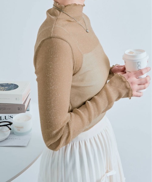 TAN SPARKLED TEE ラメシアーカットソー セール】ラメのきらめきで魅せる、大人可愛いシースルートップス
