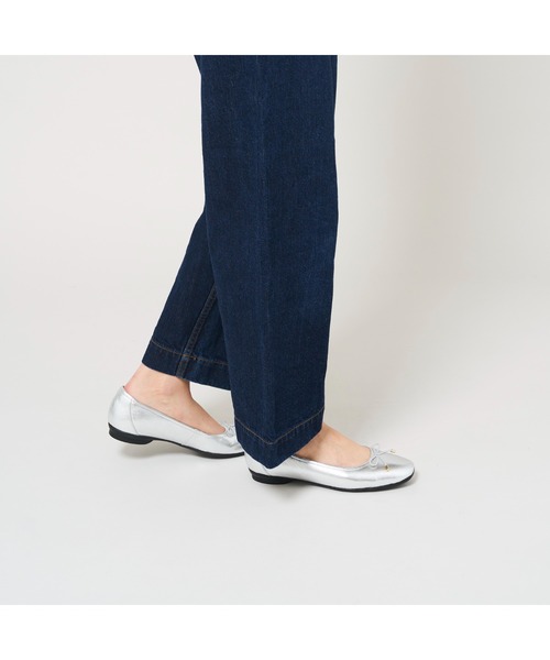 Clarks(クラークス)の「Candra Light / キャンドラライト(シルバーメタリック)(バレエシューズ・レディース・シルバー・UK5/UK6/UK4/UK3/UK3.5/UK4.5/UK5.5)」の17枚目の写真
