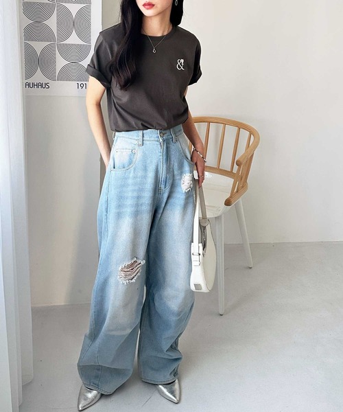 GeeRA（ジーラ）の「【S-XLサイズ展開】夏コーデのマストアイテム！綿100％ハート刺繍ワンポイントＴシャツ（Tシャツ/カットソー・レディース・チャコール/ブラック×シルバー/ホワイト×レッド/ホワイト×ブラック・LARGE/X-LARGE/MEDIUM/SMALL）」の6枚目の写真