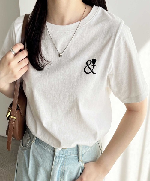 GeeRA（ジーラ）の「【S-XLサイズ展開】夏コーデのマストアイテム！綿100％ハート刺繍ワンポイントＴシャツ（Tシャツ/カットソー・レディース・チャコール/ブラック×シルバー/ホワイト×レッド/ホワイト×ブラック・LARGE/X-LARGE/MEDIUM/SMALL）」の11枚目の写真