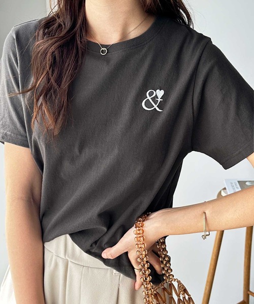 GeeRA（ジーラ）の「【S-XLサイズ展開】夏コーデのマストアイテム！綿100％ハート刺繍ワンポイントＴシャツ（Tシャツ/カットソー・レディース・チャコール/ブラック×シルバー/ホワイト×レッド/ホワイト×ブラック・LARGE/X-LARGE/MEDIUM/SMALL）」の18枚目の写真