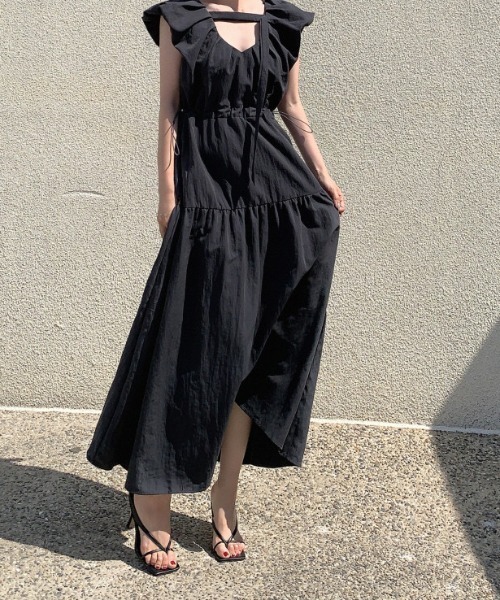 deux amour(ドゥーザムール)の「Vネックフレンチスリーブウエストギャザーティアードワンピース(ワンピース・レディース・ブラック/ホワイト・FREE)」の7枚目の写真