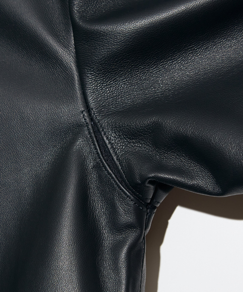 5351 POUR LES HOMMES（ゴーサンゴーイチプールオム）の「【セットアップ対応】レザー ジップ 半袖Tシャツ（Tシャツ/カットソー・メンズ・ブラック・44/46/48/50）」の5枚目の写真