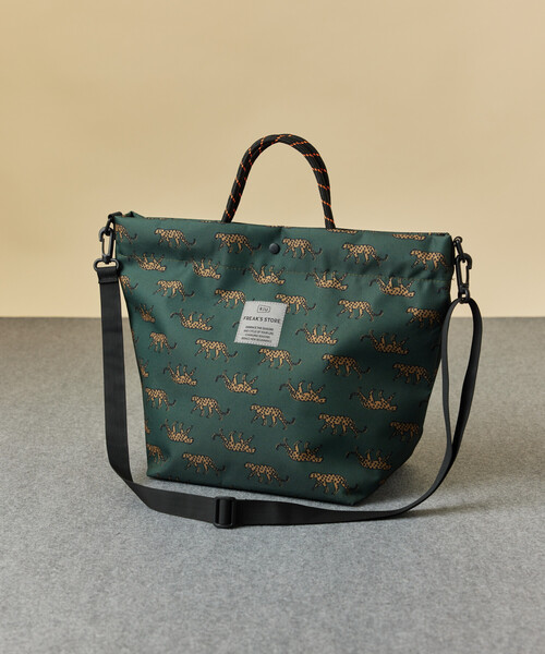 KiU(キウ)の「KiU×FREAK'S STORE/キウ×フリークスストア 別注 2WAY 600D TOTE BAG 600D トートバッグ(トートバッグ・メンズ・レオパード/ベージュ/ブラック・ONE SIZE)」の6枚目の写真