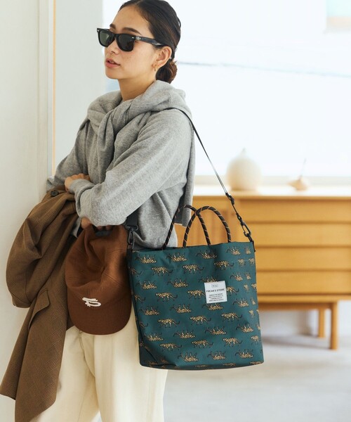 KiU（キウ）の「KiU×FREAK'S STORE/キウ×フリークスストア 別注 2WAY 600D TOTE BAG 600D トートバッグ 撥水（トートバッグ・レディース・レオパード/ベージュ/ブラック・ONE SIZE）」の5枚目の写真