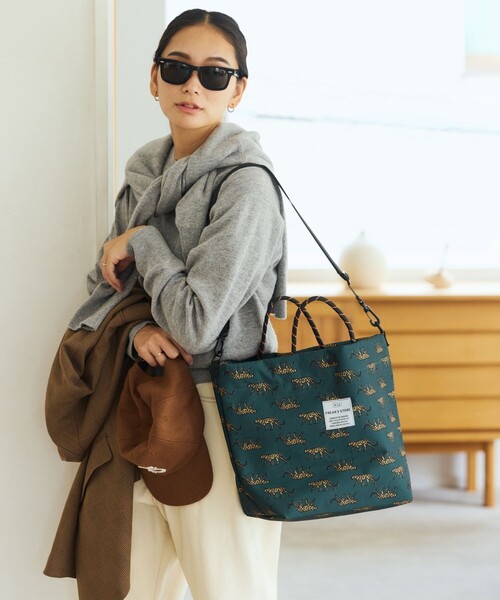 KiU（キウ）の「KiU×FREAK'S STORE/キウ×フリークスストア 別注 2WAY 600D TOTE BAG 600D トートバッグ 撥水（トートバッグ・レディース・レオパード/ベージュ/ブラック・ONE SIZE）」の6枚目の写真