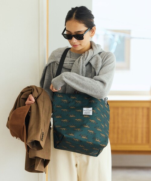 KiU（キウ）の「KiU×FREAK'S STORE/キウ×フリークスストア 別注 2WAY 600D TOTE BAG 600D トートバッグ 撥水（トートバッグ・レディース・レオパード/ベージュ/ブラック・ONE SIZE）」の8枚目の写真