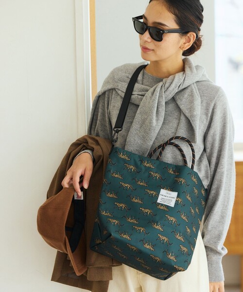 KiU（キウ）の「KiU×FREAK'S STORE/キウ×フリークスストア 別注 2WAY 600D TOTE BAG 600D トートバッグ 撥水（トートバッグ・レディース・レオパード/ベージュ/ブラック・ONE SIZE）」の10枚目の写真