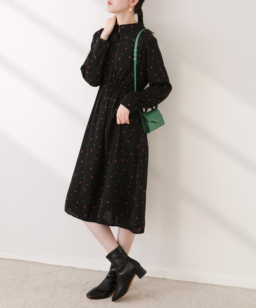 maison de LATIR(メゾンドラティール)の「レトロシルエットが可愛い。春のシアー素材「花柄フレア ウエストゴム長袖ワンピース」(ワンピース・レディース・ブラック・XL/M/L)」の18枚目の写真