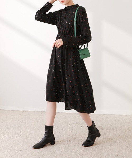 maison de LATIR(メゾンドラティール)の「レトロシルエットが可愛い。春のシアー素材「花柄フレア ウエストゴム長袖ワンピース」(ワンピース・レディース・ブラック・XL/M/L)」の13枚目の写真