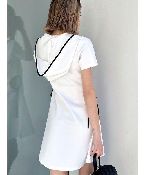 GYDA（ジェイダ）の「GD SIDE OPENパーカーワンピース（ワンピース・レディース・ブラック/オフホワイト・FREE）」の4枚目の写真