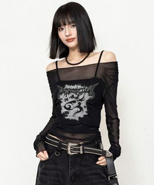 VIBGYOR（ヴィブジョー）の「【EIZZ/アイズ】ダーク オフショルデザイン シアー トップス（Tシャツ/カットソー・レディース・ブラック/ワイン・FREE）」の2枚目の写真