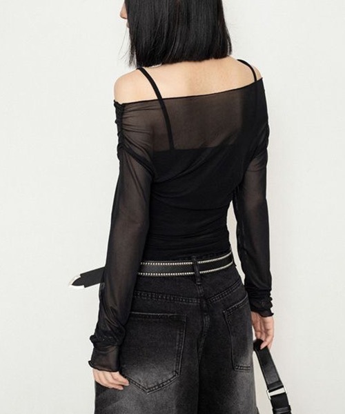 VIBGYOR（ヴィブジョー）の「【EIZZ/アイズ】ダーク オフショルデザイン シアー トップス（Tシャツ/カットソー・レディース・ブラック/ワイン・FREE）」の6枚目の写真