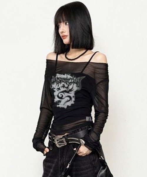 VIBGYOR（ヴィブジョー）の「【EIZZ/アイズ】ダーク オフショルデザイン シアー トップス（Tシャツ/カットソー・レディース・ブラック/ワイン・FREE）」の4枚目の写真