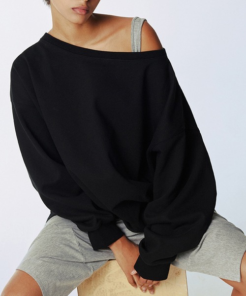 SUWDEE(スーディー)の「one shoulder oversize sweat pullover(スウェット・レディース・ブラック/グレー/ホワイト・FREE)」の2枚目の写真