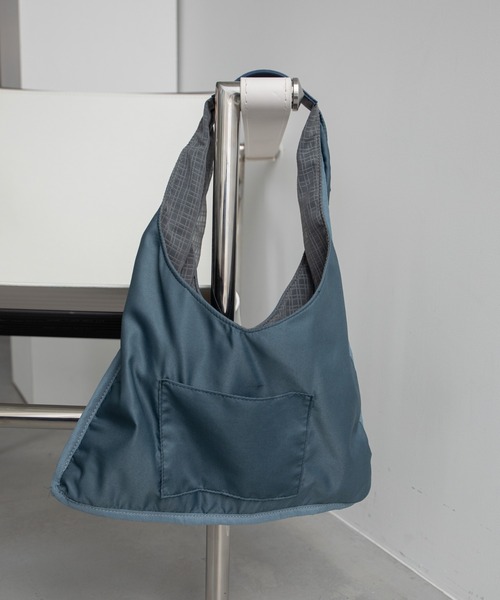 VACANCY(ヴァカンシー)の「チェックシアーリバーシブル2wayバッグ(トートバッグ・レディース・レッド/グレー/ブラック・FREE)」の15枚目の写真