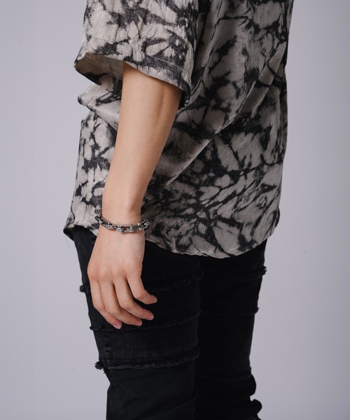 REGIEVO(レジエボ)の「総柄プリント ワッシャーシャツ(Tシャツ/カットソー・メンズ・ベージュ/ブラック・MEDIUM/LARGE)」の7枚目の写真