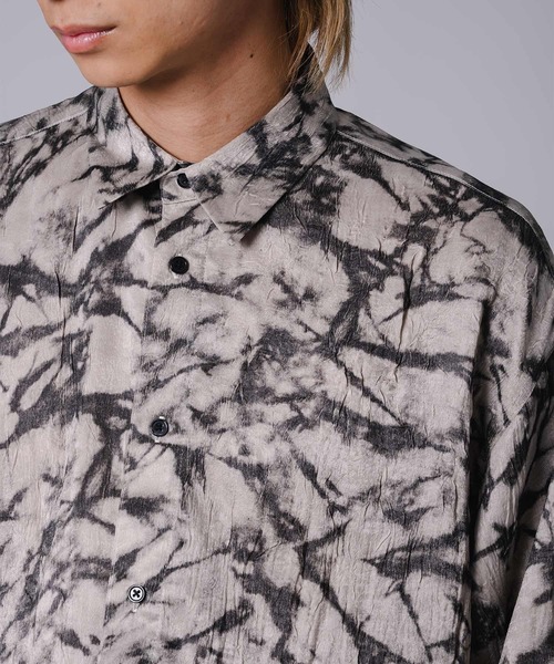 REGIEVO(レジエボ)の「総柄プリント ワッシャーシャツ(Tシャツ/カットソー・メンズ・ベージュ/ブラック・MEDIUM/LARGE)」の9枚目の写真