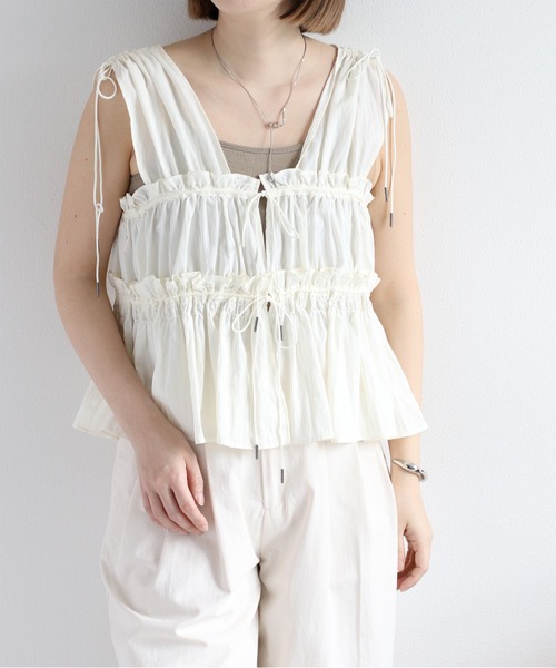 cepo（セポ）の「フリルシャーリングベスト（ベスト・レディース・ブラック/オフホワイト/ベージュ/ブラウン・M）」の2枚目の写真