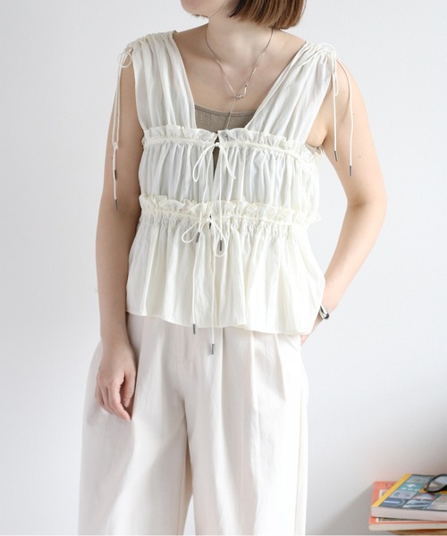 cepo（セポ）の「フリルシャーリングベスト（ベスト・レディース・ブラック/オフホワイト/ベージュ/ブラウン・M）」の10枚目の写真