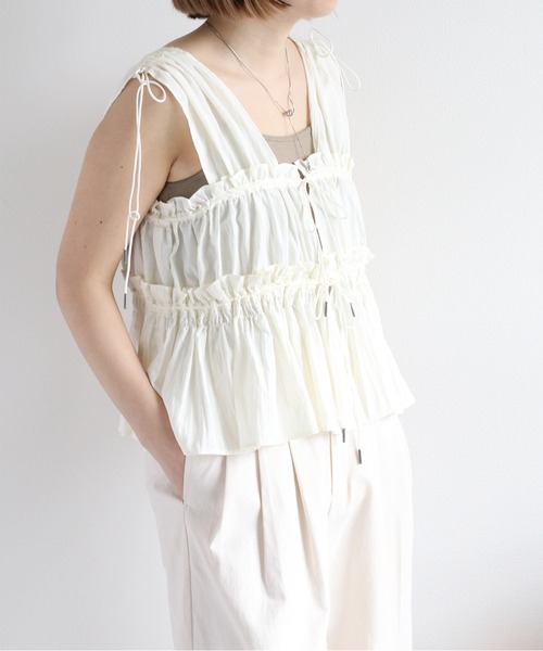 cepo（セポ）の「フリルシャーリングベスト（ベスト・レディース・ブラック/オフホワイト/ベージュ/ブラウン・M）」の13枚目の写真
