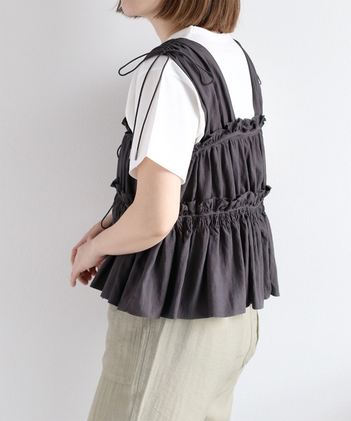 cepo（セポ）の「フリルシャーリングベスト（ベスト・レディース・ブラック/オフホワイト/ベージュ/ブラウン・M）」の21枚目の写真