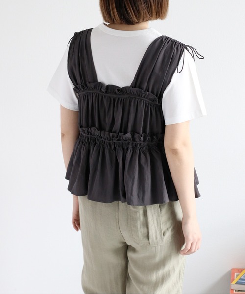 cepo（セポ）の「フリルシャーリングベスト（ベスト・レディース・ブラック/オフホワイト/ベージュ/ブラウン・M）」の22枚目の写真