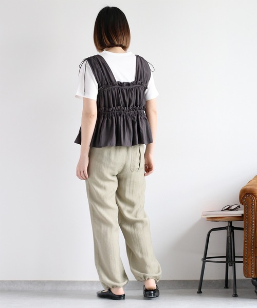 cepo（セポ）の「フリルシャーリングベスト（ベスト・レディース・ブラック/オフホワイト/ベージュ/ブラウン・M）」の15枚目の写真