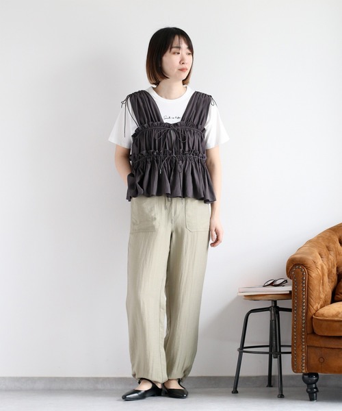 cepo（セポ）の「フリルシャーリングベスト（ベスト・レディース・ブラック/オフホワイト/ベージュ/ブラウン・M）」の14枚目の写真
