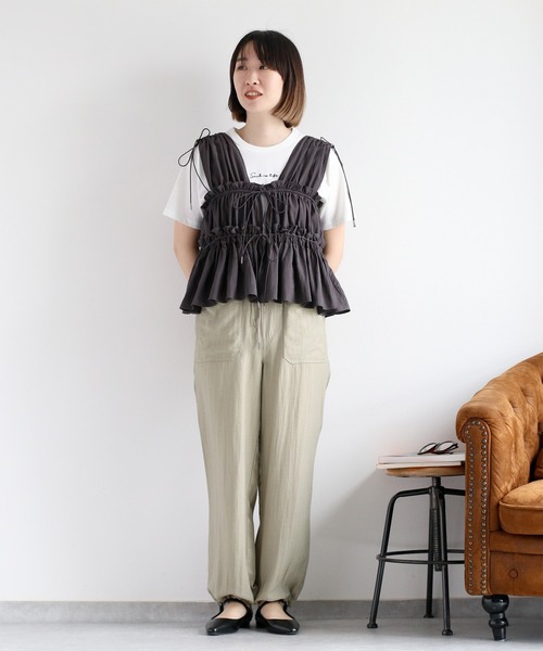 cepo（セポ）の「フリルシャーリングベスト（ベスト・レディース・ブラック/オフホワイト/ベージュ/ブラウン・M）」の17枚目の写真