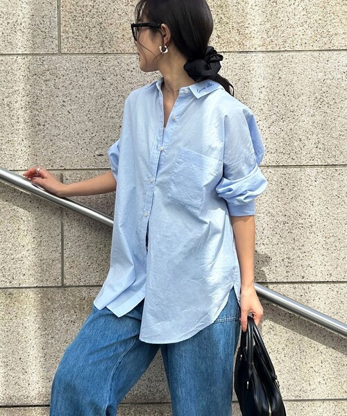 fredy emue（フレディエミュ）の「刺繍入りオーバーシャツ（シャツ/ブラウス・レディース・ベビーピンク/ベージュ系その他/ブルー系その他/サックスブルー・38）」の3枚目の写真