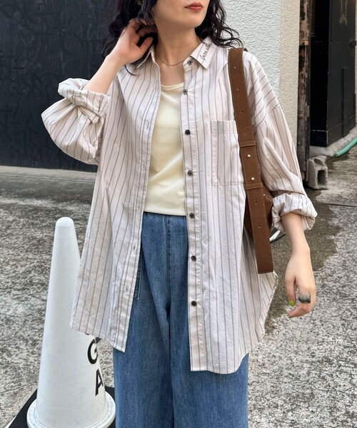 fredy emue（フレディエミュ）の「刺繍入りオーバーシャツ（シャツ/ブラウス・レディース・ベビーピンク/ベージュ系その他/ブルー系その他/サックスブルー・38）」の5枚目の写真