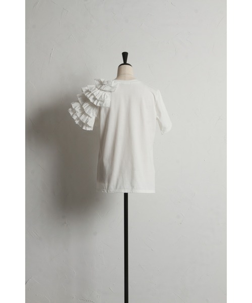 &. NOSTALGIA(アンドドットノスタルジア)の「【ZOZO限定】アシメフリルカットプルオーバー(Tシャツ/カットソー・レディース・オフホワイト/ブラック・M)」の18枚目の写真