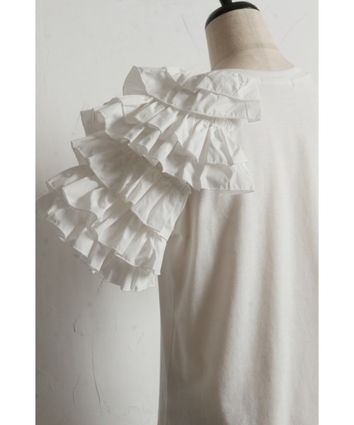 &. NOSTALGIA(アンドドットノスタルジア)の「【ZOZO限定】アシメフリルカットプルオーバー(Tシャツ/カットソー・レディース・オフホワイト/ブラック・M)」の17枚目の写真