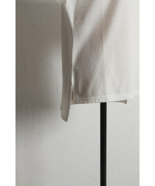 &. NOSTALGIA(アンドドットノスタルジア)の「【ZOZO限定】アシメフリルカットプルオーバー(Tシャツ/カットソー・レディース・オフホワイト/ブラック・M)」の14枚目の写真