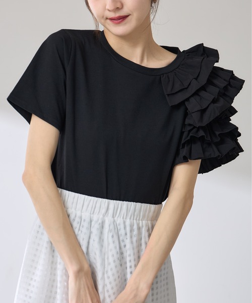 &. NOSTALGIA(アンドドットノスタルジア)の「【ZOZO限定】アシメフリルカットプルオーバー(Tシャツ/カットソー・レディース・オフホワイト/ブラック・M)」の8枚目の写真