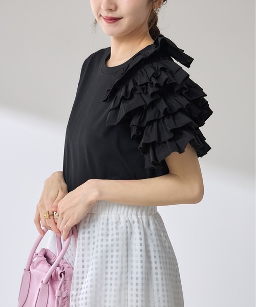 &. NOSTALGIA(アンドドットノスタルジア)の「【ZOZO限定】アシメフリルカットプルオーバー(Tシャツ/カットソー・レディース・オフホワイト/ブラック・M)」の7枚目の写真