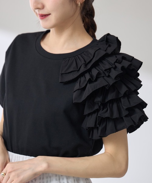 &. NOSTALGIA(アンドドットノスタルジア)の「【ZOZO限定】アシメフリルカットプルオーバー(Tシャツ/カットソー・レディース・オフホワイト/ブラック・M)」の6枚目の写真