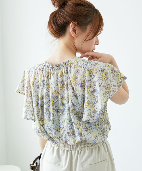 le.coeur blanc(ルクールブラン)の「フラワープリントフレアスリーブブラウス(シャツ/ブラウス・レディース・ブルー系その他4/ベージュ系その他3・38)」の7枚目の写真