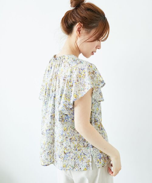 le.coeur blanc(ルクールブラン)の「フラワープリントフレアスリーブブラウス(シャツ/ブラウス・レディース・ブルー系その他4/ベージュ系その他3・38)」の12枚目の写真